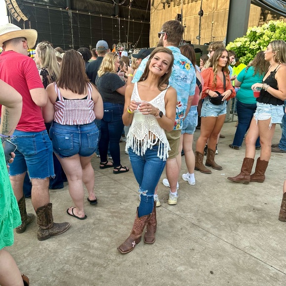 Meet your Posher, Melissa - Picture 10 of 16